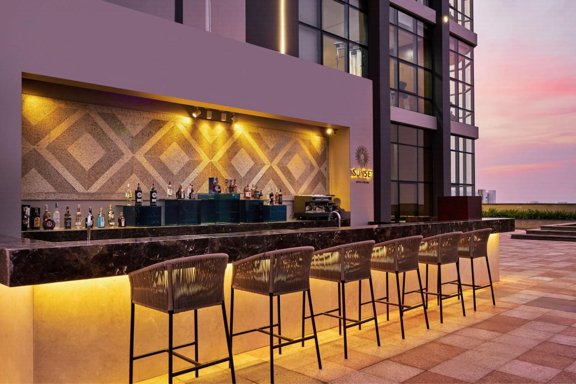 Sheraton Can Tho Exterior photo The Bar