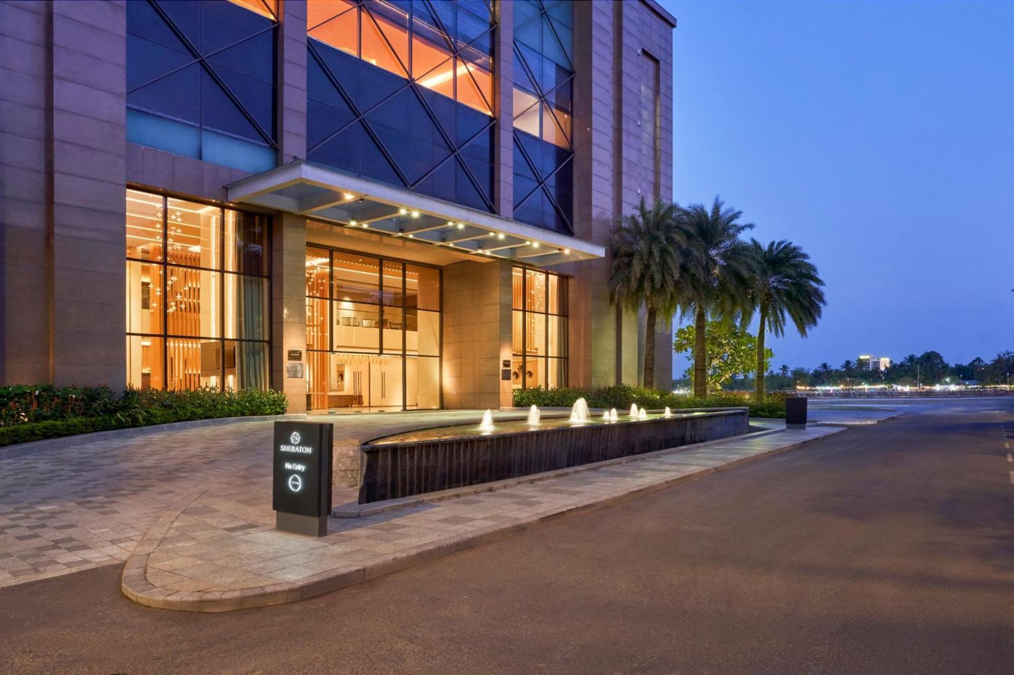 Sheraton Can Tho Exterior photo Entrance of the hotel
